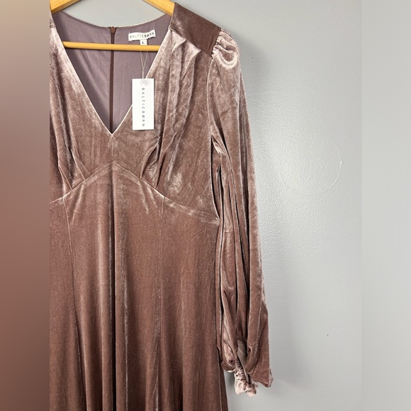 Baltic Born NWT Adelita Velvet Maxi Dress | Size Large - Picture 8 of 10